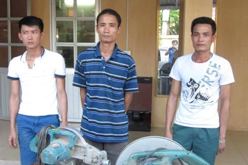 Thuê bảo vệ làm "nội gián" trộm tài sản