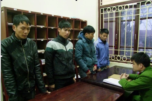 Lại côn đồ làng say rượu, đánh người ngày Tết