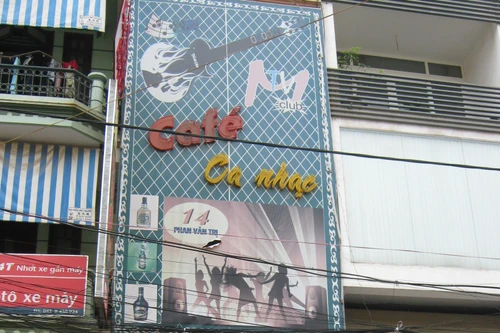 Múa thoát y tại quán karaoke 14 Phan Văn Trị