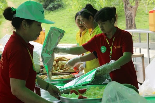 40.000 du khách được phục vụ cơm chay miễn phí