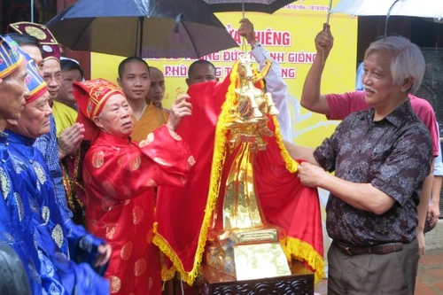 Xin lửa thiêng đúc 60 tượng vàng Đức Thánh Gióng