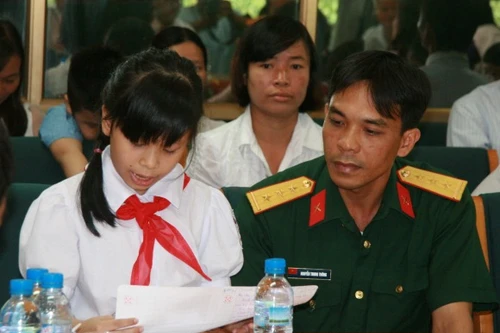 Bé gái lớp 3 giành giải Nhất cuộc thi "Viết thư gửi các chiến sỹ canh giữ biển đảo quê hương"