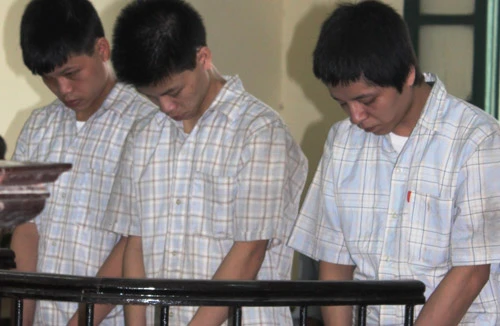 Thiệt thân vì “bảo vệ” gái làng