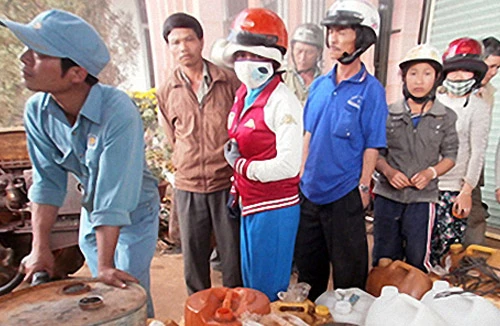 Buộc phải có hóa đơn khi mua xăng dầu ở biên giới