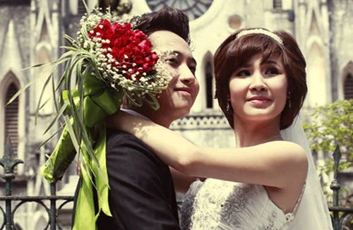 Ca sĩ Hoàng Nghiệp ngất khi… lên xe hoa