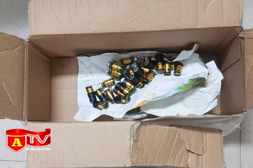 Bị bắt giữ vì vận chuyển mật gấu tươi từ Nghệ An ra Hà Nội