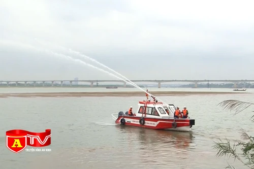 Chuyện về những người lính PCCC & CNCH trên sông