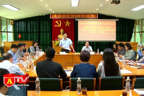 Đấu tranh, phản bác các quan điểm sai trái, xuyên tạc phá hoại cuộc bầu cử