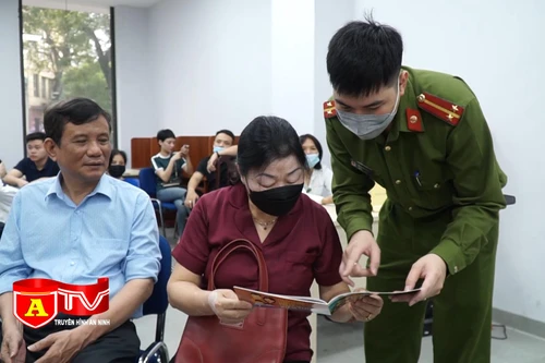 Tuyên truyền PCCC tại điểm cấp căn cước công dân