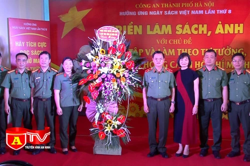 Triển lãm sách, ảnh với chủ đề "Học tập và làm theo tư tưởng đạo đức phong cách Hồ Chí Minh"