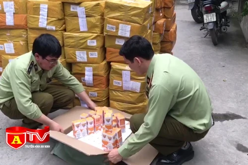 Phát hiện gần 14.000 lọ tinh dầu thuốc lá điện tử không rõ nguồn gốc