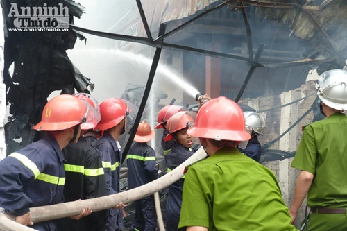 Cuộc chiến với "bà hỏa" trong vụ cháy xưởng sơn