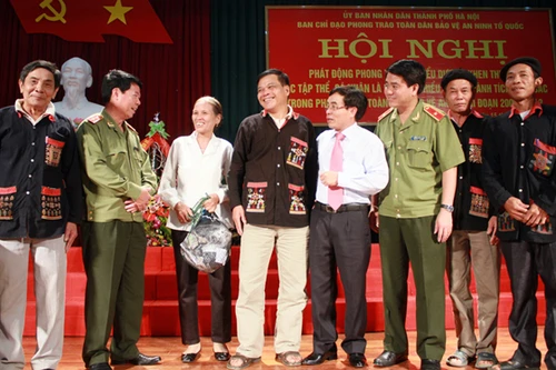 Biểu dương điển hình tiên tiến là người dân tộc thiểu số trong phong trào toàn dân bảo vệ ANTQ