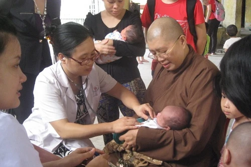 Món quà đầy ý nghĩa với những đứa trẻ mồ côi