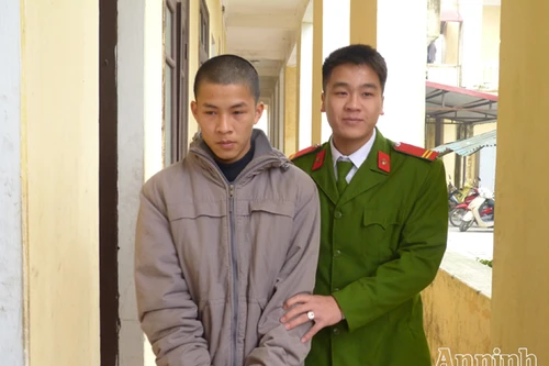 Trai “bẻ gãy sừng trâu” cưỡng bức nữ sinh lớp 9