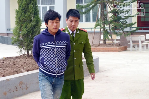 Nhậu say chếnh choáng, vung dao đâm chết người