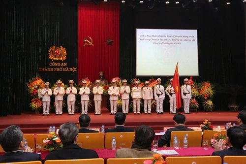 Lực lượng CSGT Thủ đô đón nhận Huân chương Bảo vệ Tổ quốc hạng Nhất