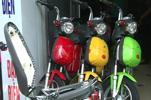 Từ 1/7/2015, sở hữu xe máy điện phải nộp hồ sơ, lệ phí trước bạ