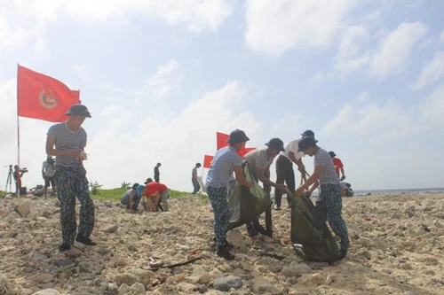 Bảo vệ đảo, giữ sạch biển ở Trường Sa
