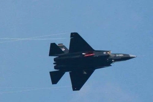 Siêu tiêm kích J-31 của Trung Quốc bị chê “tơi tả”