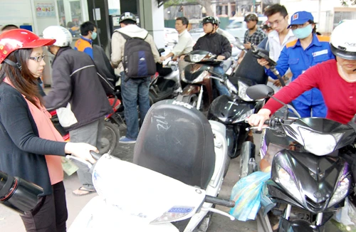 Nhắc nhở doanh nghiệp không vội vàng khi tăng giá xăng dầu