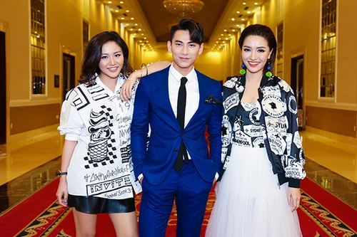 Văn Mai Hương trẻ trung ngồi "ghế nóng" cùng Issac, Bích Phương