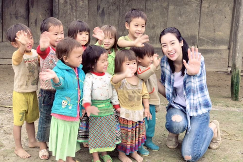 Mỹ Linh lọt Top 20 "Người đẹp Nhân ái" với dự án "Cõng điện lên bản"