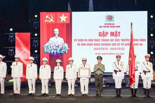 Cục Truyền thông Công an nhân dân đón nhận Huân chương Bảo vệ Tổ quốc hạng Ba