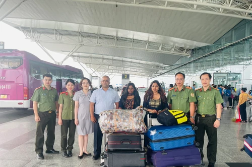 Phối hợp trao trả 2 công dân Ấn Độ theo đúng quy định pháp luật