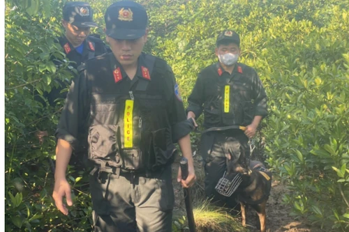 Nổ súng thị uy, trấn áp 2 kẻ trốn trại trên núi thẳm