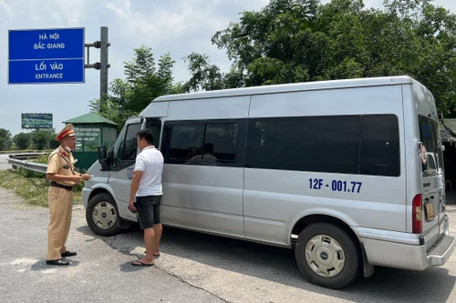 Ngừa vi phạm của xe khách, container trước khi phương tiện chuyển bánh