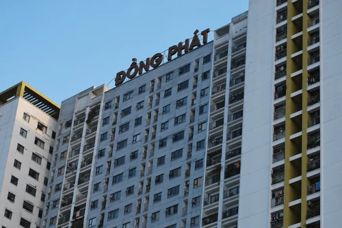 Nghi vấn vụ xô xát do lắp đặt hệ thống kiểm soát xe tại khu chung cư 