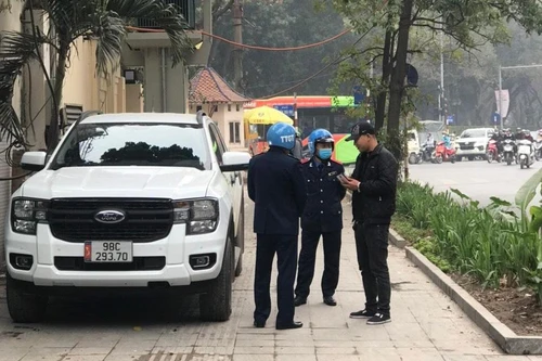 Khuyến cáo người dân không gửi xe ô tô tự phát trên hè, xung quanh Bệnh viện đa khoa Xanh-Pôn