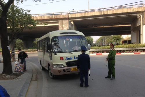 Tập trung kiểm tra xử lý vi phạm trật tự giao thông xung quanh 2 bến xe lớn và các tuyến huyết mạch