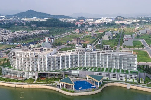 Đột kích khách sạn, phá ổ cờ bạc toàn 'gôn thủ', thu vật chứng gần 5 tỷ đồng