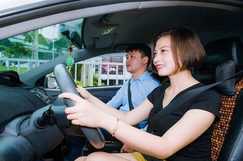 Kinh nghiệm học lái xe cho người mới bắt đầu không thể bỏ lỡ