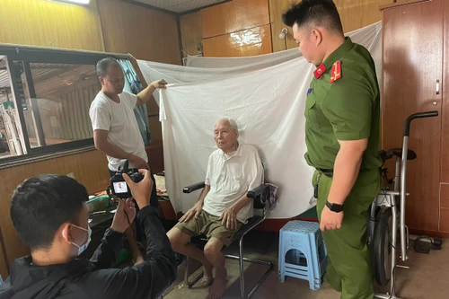 Phường Phúc Xá ‘cán đích’ cấp Căn cước công dân gắn chíp