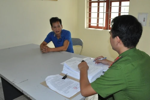 Cán bộ xã tham ô tiền trợ cấp thờ cúng liệt sĩ