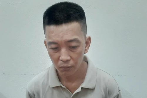 10 gói nhỏ trong túi quần người đàn ông đi xe Dylan