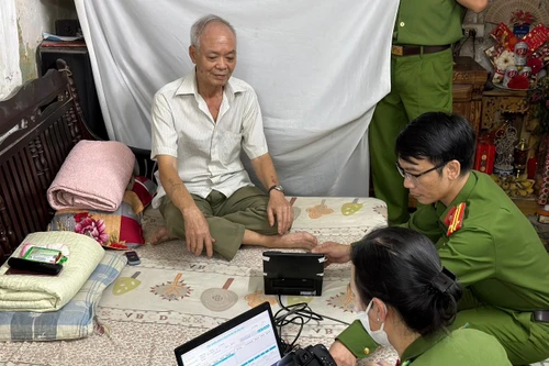 Hà Nội: Phường Trúc Bạch, quận Ba Đình ‘phủ sóng’ 100% công dân đủ điều kiện được cấp Căn cước gắn chíp