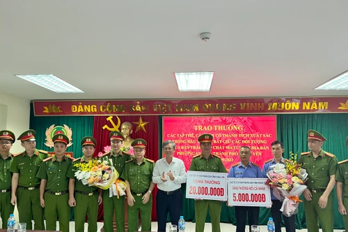 Bí ẩn trong bao tải dứa được vận chuyển từ biên giới về xuôi