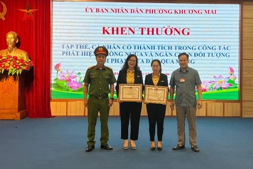 Bị ‘vị tướng Công an’ gọi điện, cụ bà 73 tuổi ra ngân hàng nằng nặc đòi rút 700 triệu đồng