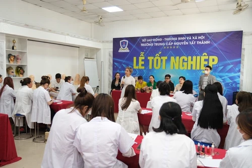 Đôi bạn cùng tiến trong ngành phun xăm