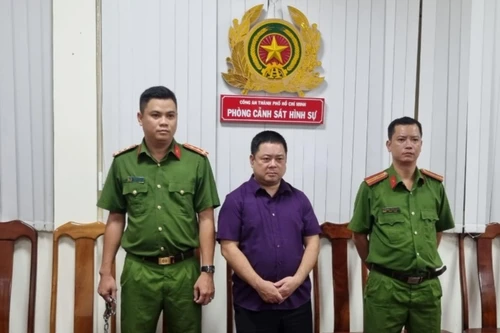 Cựu Cục trưởng đăng kiểm Việt Nam chi 100.000 USD định 'chạy án'