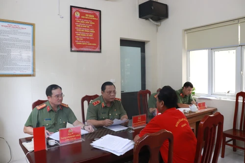 Giám đốc Công an thành phố Hà Nội tiếp công dân định kỳ