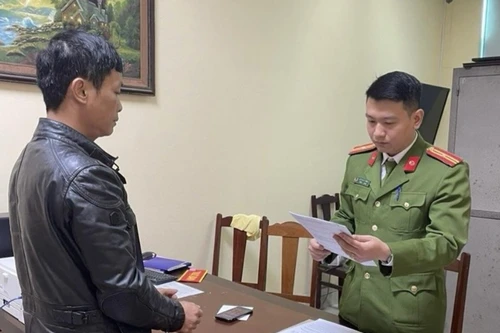  Bắt phó trưởng phòng Tài nguyên và môi trường huyện Phù Ninh