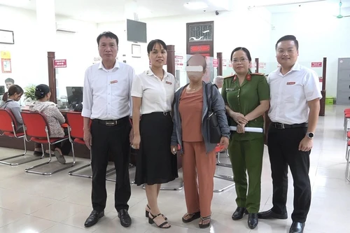 Đến lượt những kẻ lừa đảo... cay đắng vì bị chặn nhận chuyển khoản bạc tỷ ngay tại ngân hàng 