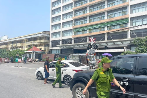 Bốn lực lượng ‘xây’ cơ chế phối hợp đảm bảo trật tự giao thông, đô thị khu vực cổng Bệnh viện Bạch Mai