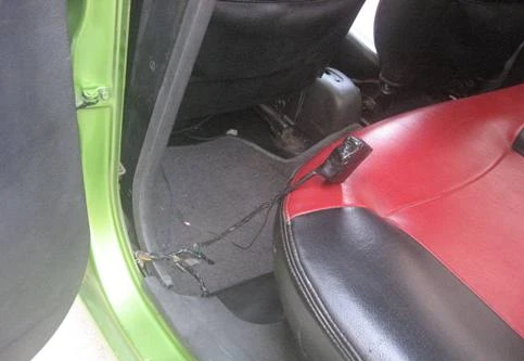 Bắt quả tang chủ gara ô tô đang “chỉnh” đồng hồ taxi