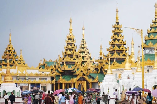 Cho 12.700 nhân viên đi nghỉ ở Thái Lan